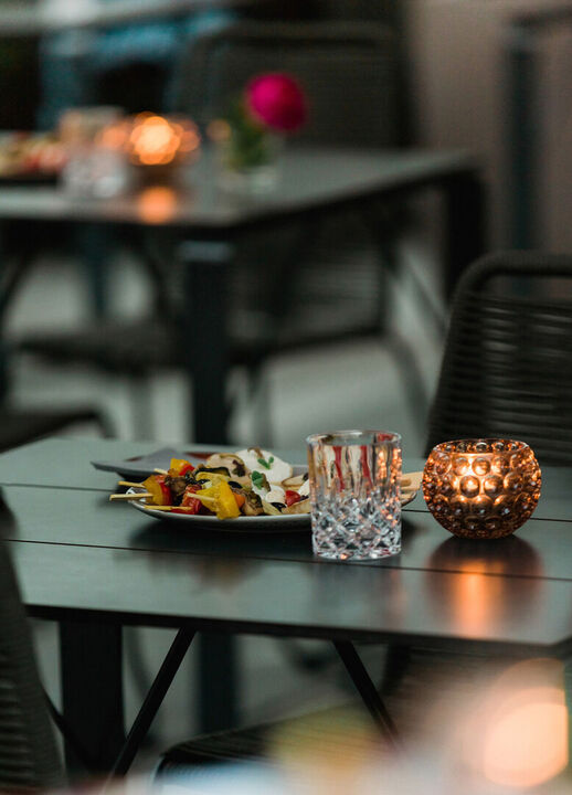 gedeckter Tisch im Restaurant, outdoor, Impression Eventfotografie