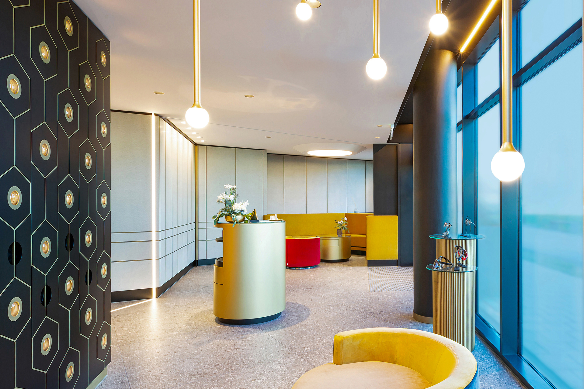 Unternehmens-Portraits Rosenheim Unternehmensportrait Fegg Augenoptik Firmenportrait, Businessfotografie Innenaufnahme, Architektur, Interiorfotografie, Fegg Augenoptik, Ladengeschäft, Design