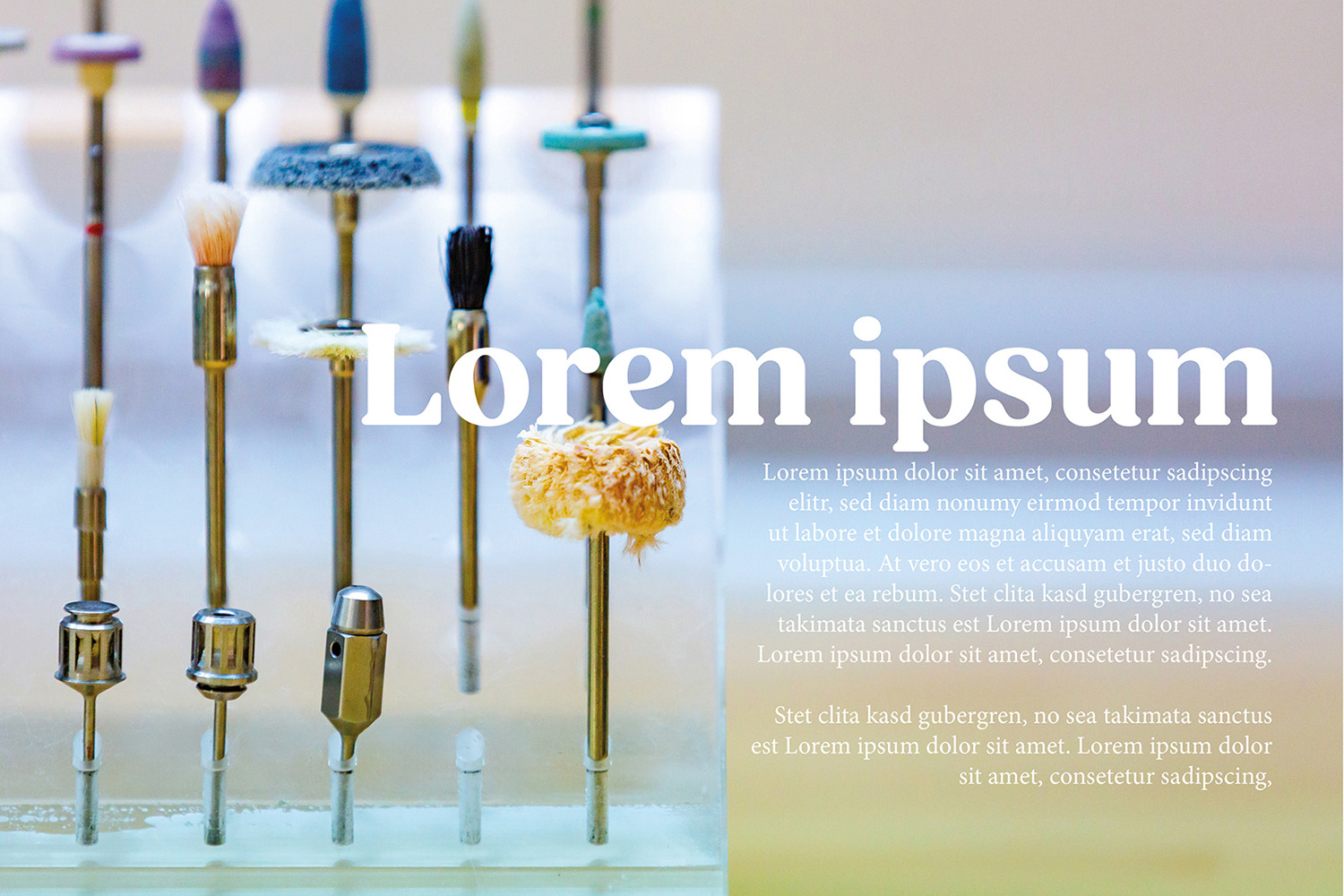 Fräsen, Bohrer und Polierbürsten, Nahaufnahme mit Beispieltext, Blindtext, Fotografie Unternehmensportrait Dentallabor Kastner
