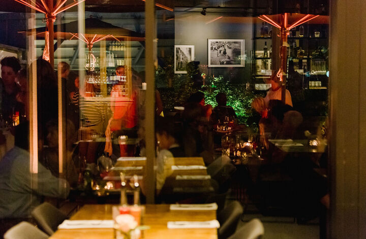 Stilllife bei Nacht im Restaurant, Impression Eventfotografie
