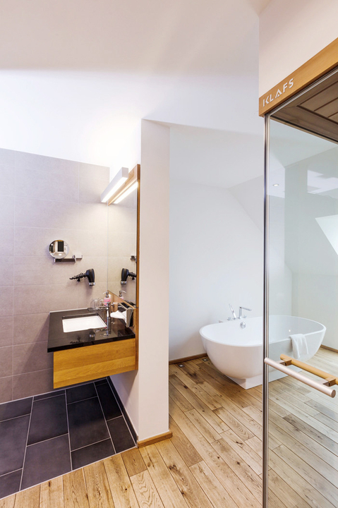 Moderne Hotel-Suite, Wellness-Bereich, Bad, Hotelportrait B&O Parkhotel, Hotelfotografie